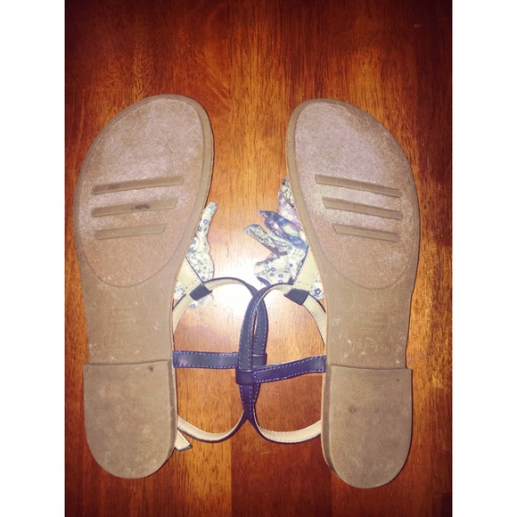 🌼Flirty Spring Sandals 🌼 - Picture 3 of 3